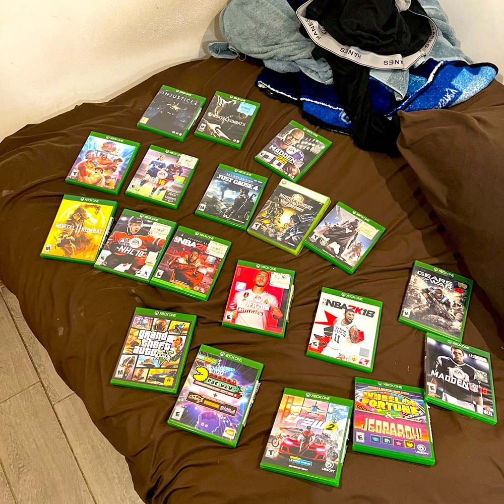 Xbox one s plus 18 games!